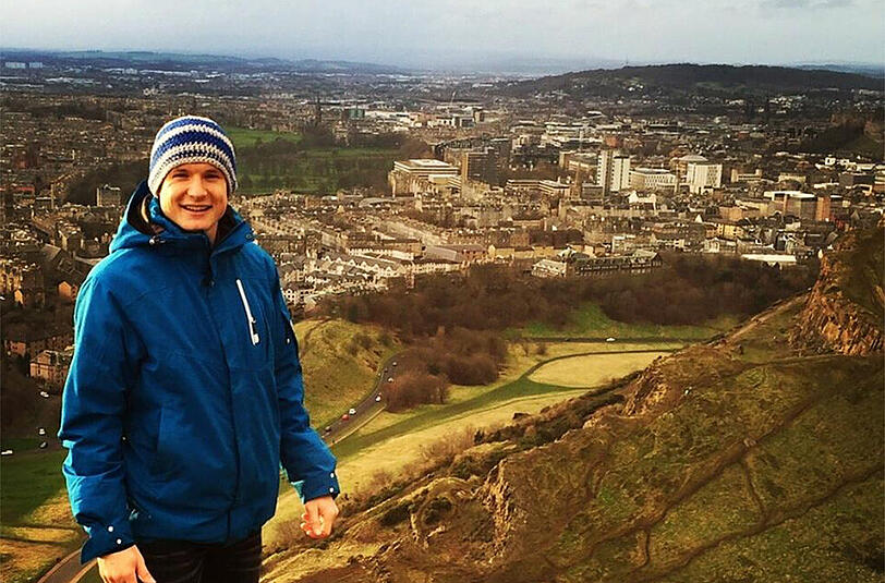 "Euch allen ein schönes, erfolgreiches und gesundes Jahr 2015. Liebe Grüße aus Edinburgh",twitterte Bayern Neuzugang Sebastian Rode.
