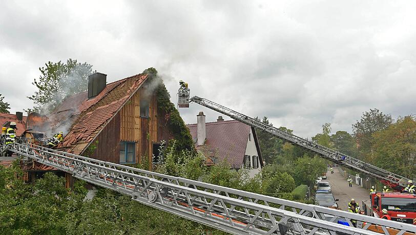 Bei dem Brand in Pasing ist wohl ein hoher Schaden entstanden. Bei dem Brand in Pasing ist wohl ein hoher Schaden entstanden.