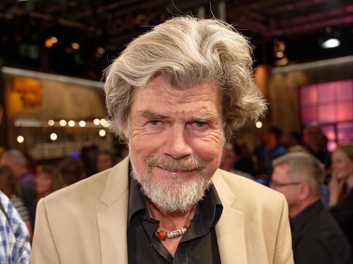 Der Bergsteiger Reinhold Messner sitzt in einem TV-Studio. Foto: Henning Kaiser/dpa/Archivbild