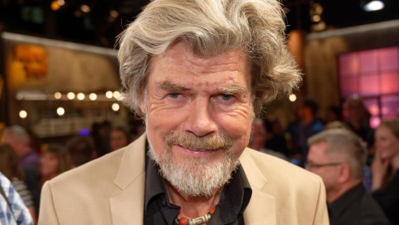 Der Bergsteiger Reinhold Messner sitzt in einem TV-Studio. Foto: Henning Kaiser/dpa/Archivbild Der Bergsteiger Reinhold Messner sitzt in einem TV-Studio. Foto: Henning Kaiser/dpa/Archivbild