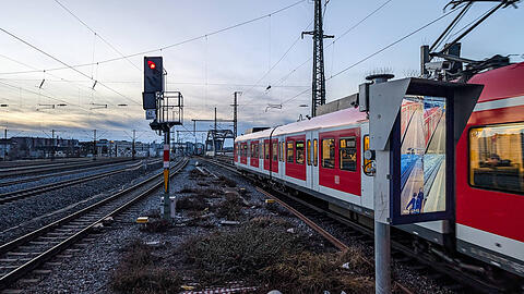 Die Bundespolizei sucht nach einer gewalttätigen Auseinandersetzung in einer S-Bahn der Linie 4 respektive am Halt in Eichenau nach Zeugen. (Symbolbild)