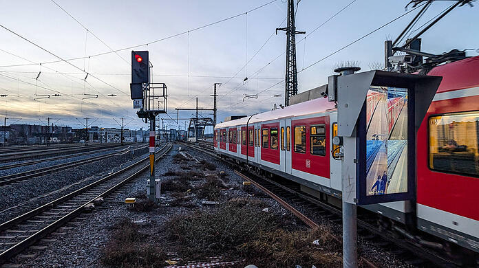 Die Bundespolizei sucht nach einer gewalttätigen Auseinandersetzung in einer S-Bahn der Linie 4 respektive am Halt in Eichenau nach Zeugen. (Symbolbild)