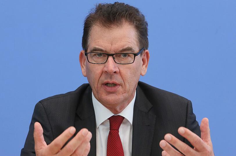 Entwicklungsminister Gerd Müller fordert, dass jene EU-Länder in einen Fonds einzahlen, die keine Flüchtlinge aufnehmen wollen. "Das ist das Minimum", sagte er.