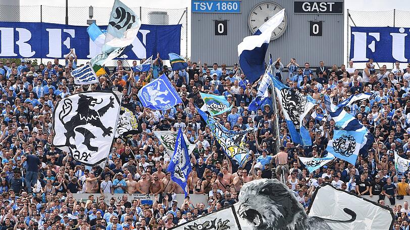 Die ausverkaufte Westkurve vor dem Pokalspiel gegen den FC Ingolstadt