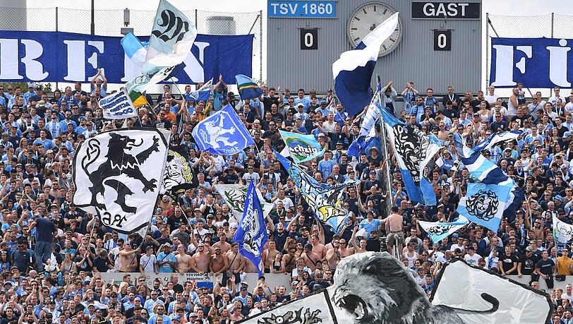 Die ausverkaufte Westkurve vor dem Pokalspiel gegen den FC Ingolstadt Die ausverkaufte Westkurve vor dem Pokalspiel gegen den FC Ingolstadt