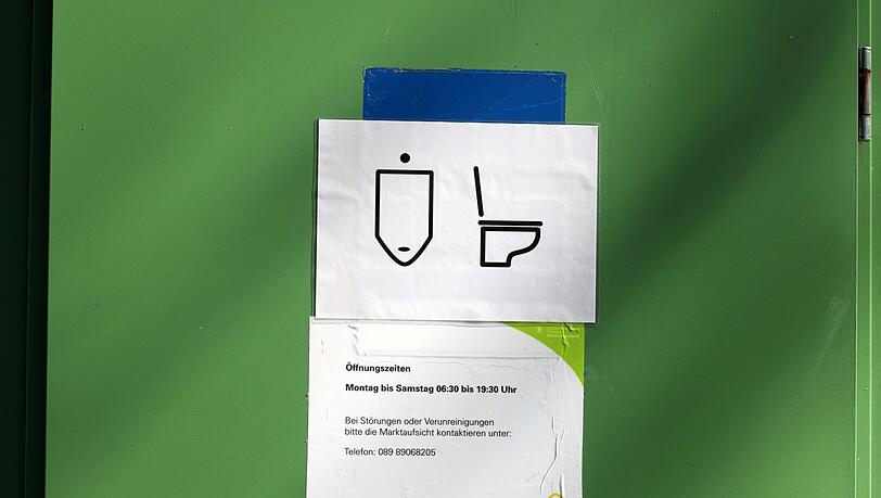Toilettenschüssel, aber auch Pissoir: Diese Toilette ist nicht nur für Männer. Toilettenschüssel, aber auch Pissoir: Diese Toilette ist nicht nur für Männer.
