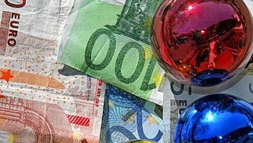 Das erste Geschenk: Im November zahlen viele Betriebe das Weihnachtsgeld aus Das erste Geschenk: Im November zahlen viele Betriebe das Weihnachtsgeld aus