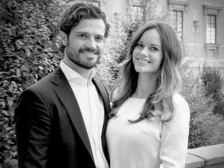 15. Oktober: Schwangerschaft in Schweden II: Vier Tage nach der Taufe gab es erneut Baby-News aus Schweden, denn am 15. Oktober wurde die Schwangerschaft von Prinzessin Sofia offiziell vom Königspalast bestätigt. Das erste gemeinsame Kind mit Prinz Carl Philip wird im April 2016 erwartet.