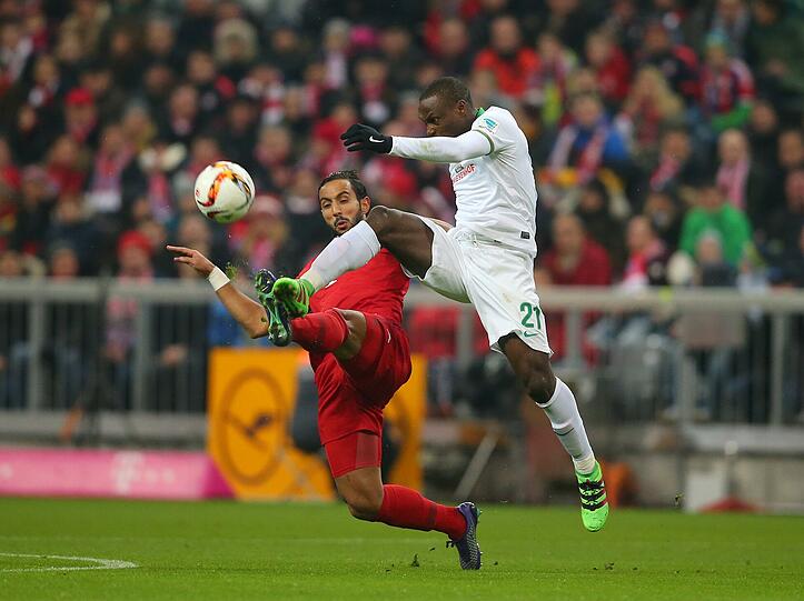 Medhi Benatia, Note 3: Etwas überraschend stand der Marokkaner in der Startelf - doch Benatia löste seine Aufgabe äußerst souverän gegen den harmlosen Werder-Sturm. Auch wenn er den Ball manchmal einfach nach vorne drosch.