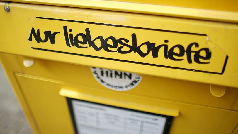 Nur Liebesbriefe? Das hätten viele sicherlich gern. Allerdings ist der Großteil der Sendungen heutzutage geschäftlich, so die Deutsche Post. Nur Liebesbriefe? Das hätten viele sicherlich gern. Allerdings ist der Großteil der Sendungen heutzutage geschäftlich, so die Deutsche Post.