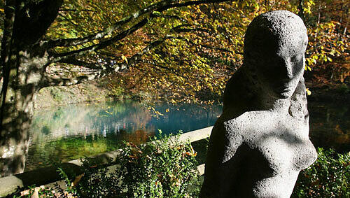 Blautopf: Statue der "schönen Lau", Foto: TVB Blautopf: Statue der "schönen Lau", Foto: TVB
