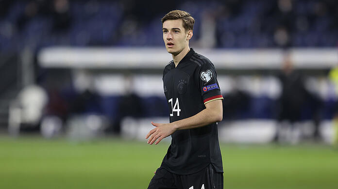 Florian Neuhaus nimmt mit der Nationalmannschaft bei der Europameisterschaft teil.