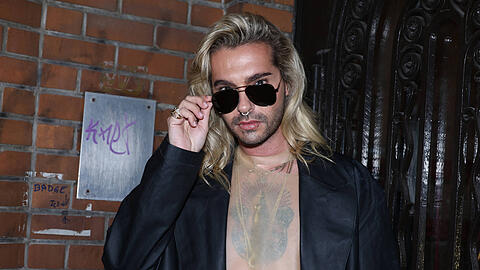 Viele Fans finden, Bill Kaulitz ähnelt seiner Schwägerin Heidi Klum optisch sehr – zumindest bei Betrachtung eines bestimmten Festival-Looks des Sängers.
