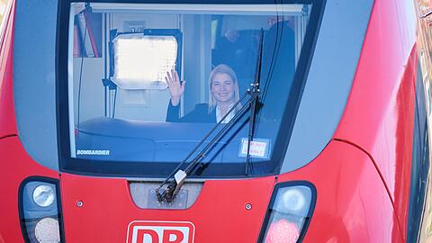 Die designierte neue Bahnchefin hat vor einigen Monaten selbst einen Lokführerschein absolviert.