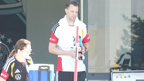 Bislang nur Zuschauer beim Training des DFB-Teams: Torh&uuml;ter Manuel Neuer.