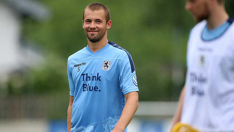 Felix Weber im Trainingsshirt der Münchner Löwen.