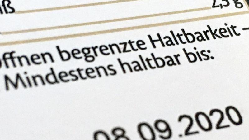Viele Verbraucher werfen "abgelaufene" Produkte weg, obwohl sie noch länger genießbar sind. Viele Verbraucher werfen "abgelaufene" Produkte weg, obwohl sie noch länger genießbar sind.