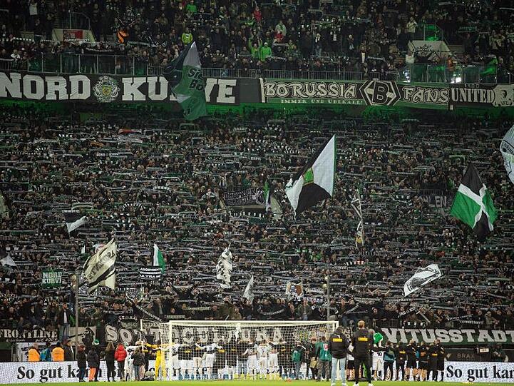 Die aktive Fanszene hat sich deutlich gegen Geisterspiele ausgesprochen.