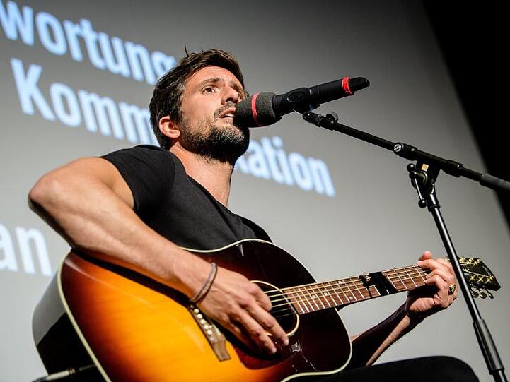 Tom Beck bei der Verleihung des Kommunikationspreises "Signs Award" 2018 in München.