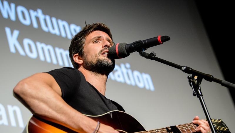 Tom Beck bei der Verleihung des Kommunikationspreises "Signs Award" 2018 in München. Tom Beck bei der Verleihung des Kommunikationspreises "Signs Award" 2018 in München.