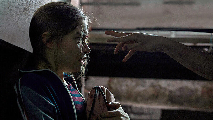 Talia (Hannah Schiller) sieht im "Tatort: Parasomnia" Geister