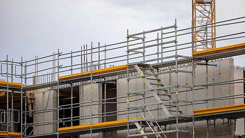 "Aktuell melden 11,9 Prozent der Unternehmen im Wohnungsbau Finanzierungsschwierigkeiten. Das ist der höchste Wert seit über 30 Jahren", teilt das Ifo-Institut mit.