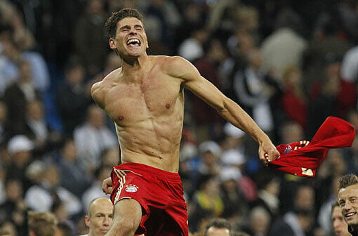 Mario Gomez jubelt nach dem Weiterkommen gegen Real Madrid.
