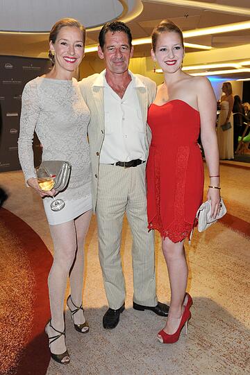 Max Tidof, Lisa Seitz und Tochter Luzie bei der GENTLEMEN STYLE NIGHT im Hotel Vier Jahreszeiten.
