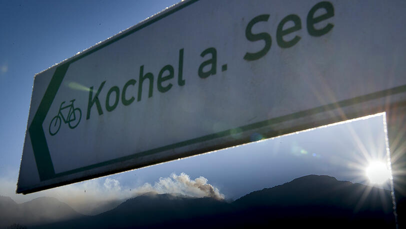 Zwei Münchner haben am Jochberg ein Inferno ausgelöst. Die Bilder vom Waldbrand.