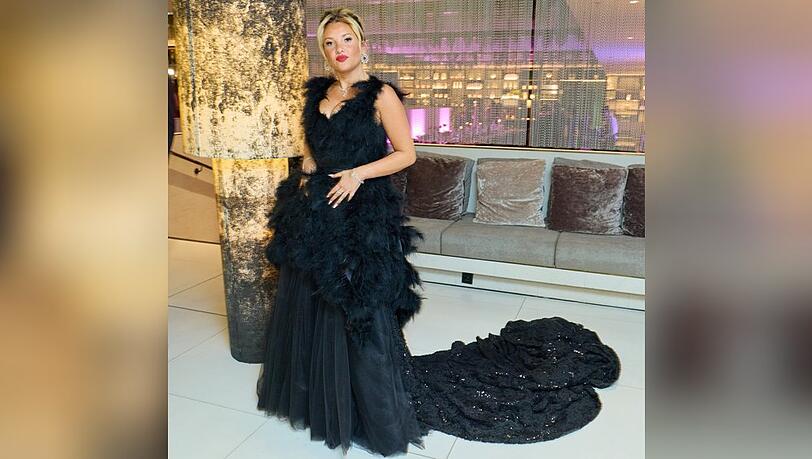 Evelyn Burdecki mit ihrem Opernball-Kleid in Wien.