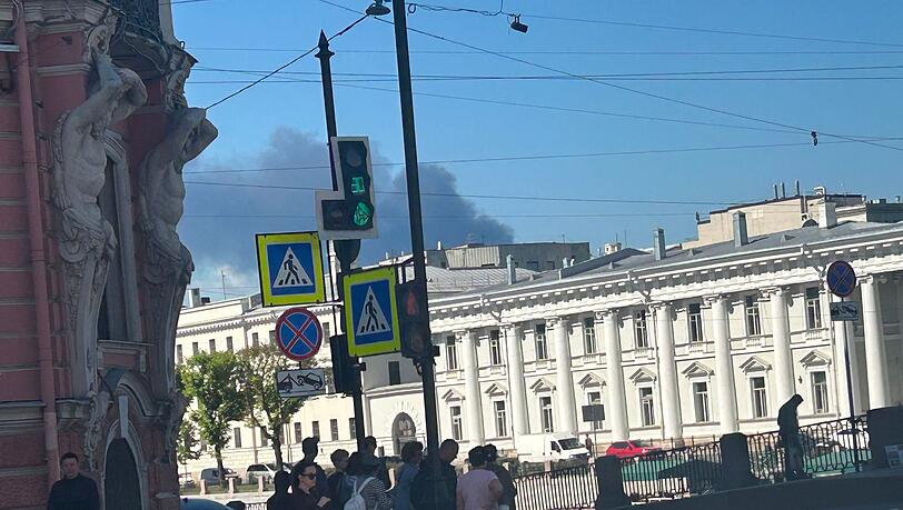 In weiten Teilen der Millionenstadt an der Newa waren nach dem ukrainischen Angriff Rauchschwaden zu sehen.