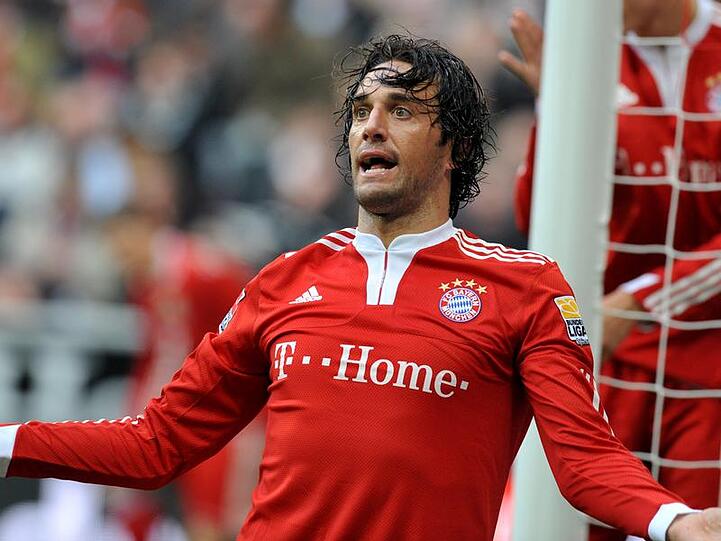 Was soll das alles? Luca Toni hatte schon mal mehr Spaß beim FC Bayern.