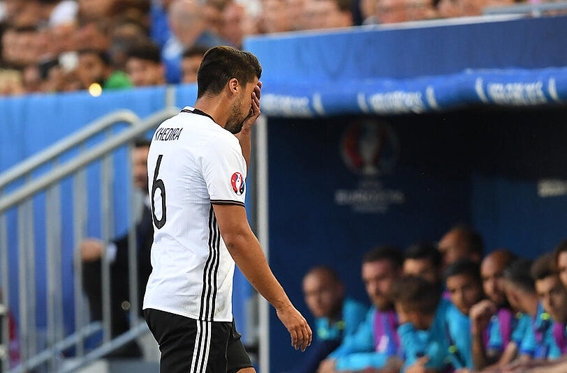 Frühes Aus im Spiel gegen Italien: Sami Khedira muss in der 16. Minute vom Platz. Die Bilder.