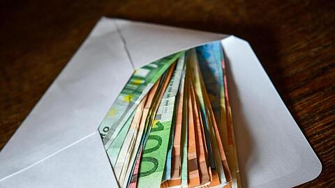 Anleger profitierten auch von gestiegenen Kursen an den Aktienmärkten.