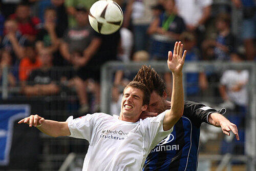 Der Einsatz stimmt, die Lautstärke nicht: Gegen den FSV Frankfurt dufte Jan Mauersberger (hier vor Henrich Bencik) von Anfang an ran. Jetzt hofft der Schlaks auf seine nächste Chance gegen Koblenz.