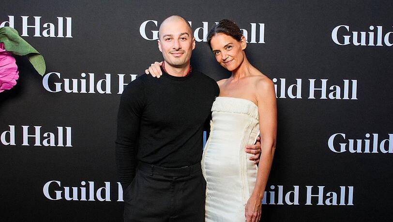 Katie Holmes zeigt sich gerne verliebt mit Jason Bard Yarmosky. Katie Holmes zeigt sich gerne verliebt mit Jason Bard Yarmosky.
