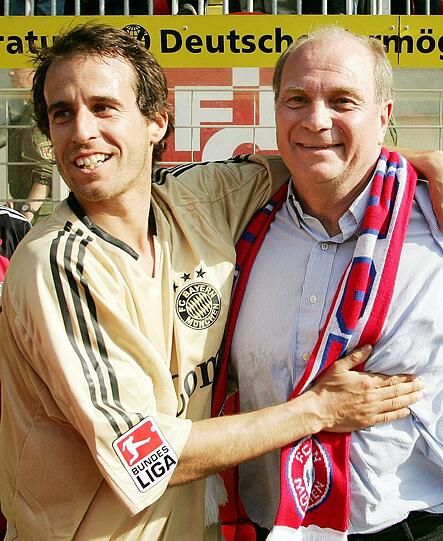 Mehmet Scholl (li.) und Manager Uli Hoeneß feierten am 30.04.2005 die 19. Deutsche Meisterschaft.