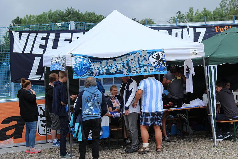 Weitere Bilder vom Löwen-Fanfest am Trainingsgelände an der Grünwalder Straße.