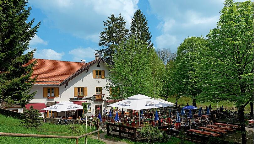 Wer nach dem Burgspaziergang noch einkehren mag: Direkt an der Isar in Höllriegelskreuth liegt der Biergarten Brückenwirt. Wer nach dem Burgspaziergang noch einkehren mag: Direkt an der Isar in Höllriegelskreuth liegt der Biergarten Brückenwirt.