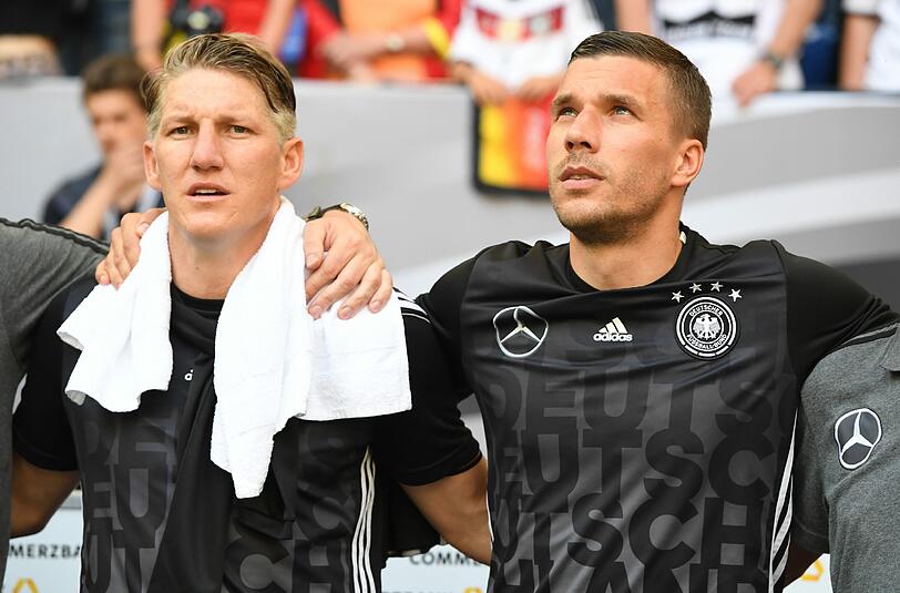 Der gemeinsame Weg der Lausbuben Schweinsteiger (l.) und Podolski begann 2004.