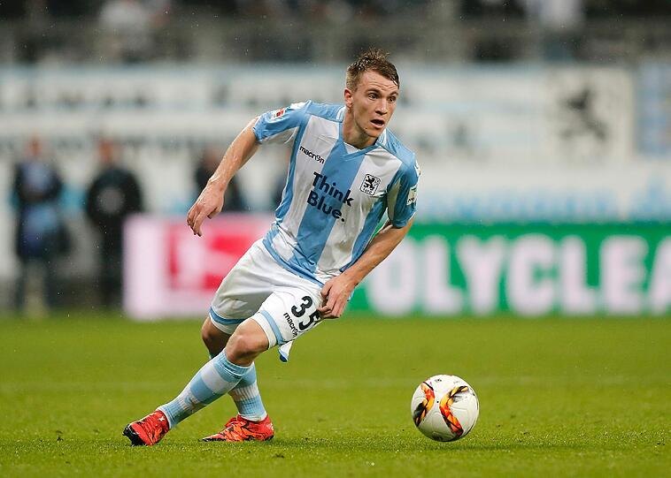 Beim TSV 1860 absolvierte er sein Zweitligadebüt, nun läuft er seit vergangenem Winter für die Kickers auf: Emanuel Taffertshofer.