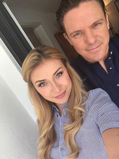 Dieses verliebte Selfie schickt Anna-Carina Woitschack nach dem AZ-Interview.