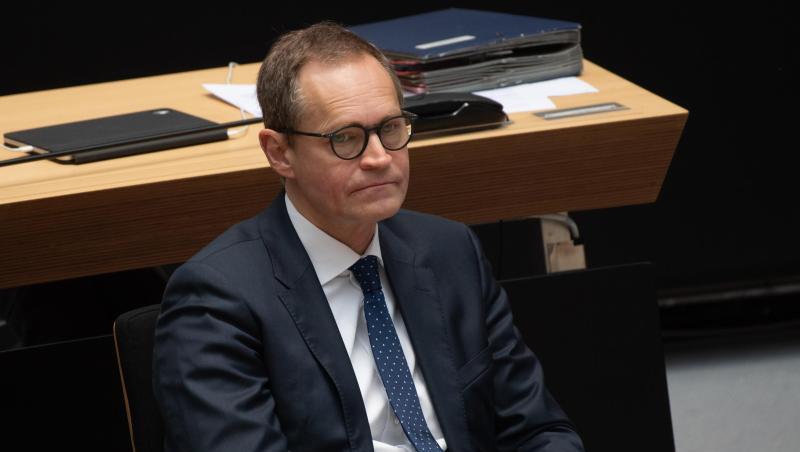 Berlins Regierender Bürgermeister Michael Müller hat zur nächsten Ministerpräsidentenkonferenz einen Stufenplan für Öffnungsschritte versprochen. Berlins Regierender Bürgermeister Michael Müller hat zur nächsten Ministerpräsidentenkonferenz einen Stufenplan für Öffnungsschritte versprochen.