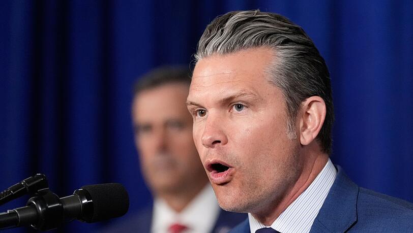 Er teilte den Post des zuständigen Regionalkommandos des US-Militärs über den erneuten Angriff auf X - US-Verteidigungsminister Pete Hegseth. (Archivbild) Er teilte den Post des zuständigen Regionalkommandos des US-Militärs über den erneuten Angriff auf X - US-Verteidigungsminister Pete Hegseth. (Archivbild)