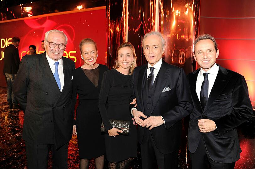 Karl Scheufele (Chopard) und Frau Karin, Gastgeber und Moderator José Carreras und Albert Carreras (Sohn von José Carreras) mit Frau Ingrid