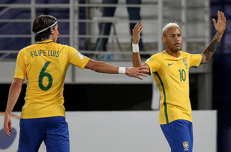 Neymar zog alle Register - ein Tor, zwei Vorlagen und zahlreiche Dribblings geglänzt. Von gegnerischen Tritten und Remplern provoziert, schlug der 24-Jährige seinem Gegenspieler Pedro Azogue auf die schubsenden Hände und ist nach der Gelben Karte für die Partie in Venezuela gesperrt.