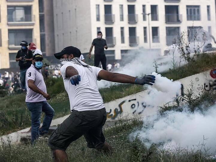 Erstmals seit Beginn der Corona-Pandemie ist es im Libanon wieder zu einer größeren Demonstration gegen die Regierung und die schlechte Wirtschaftslage gekommen.