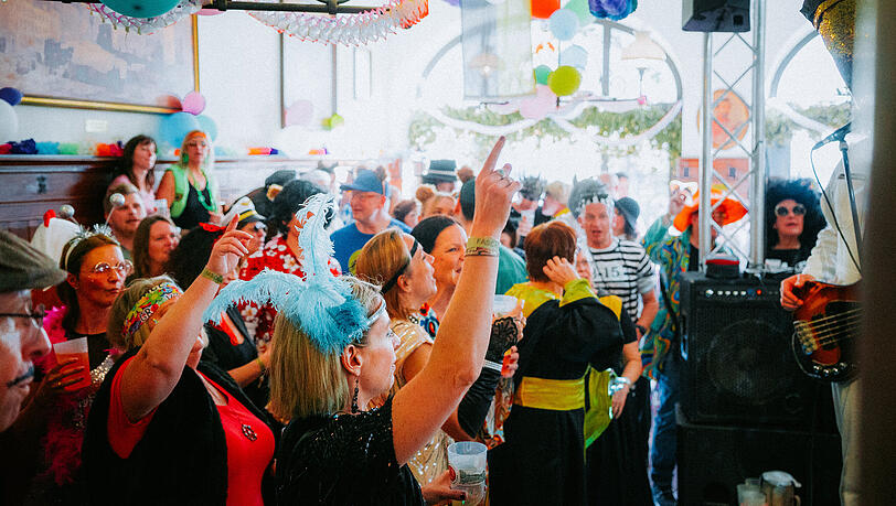 Eindruck vom Wirtshausfasching 2025 im Weissen Br&auml;uhaus. Auch in diesem Jahr wird bei vielen Innenstadtwirten gefeiert.
