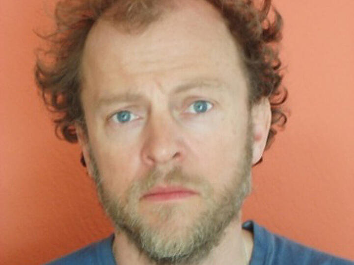 Lindenstraßen-Schauspieler Philipp Brammer ist tot! Der vermisste Bergsteiger ist bei einer Bergtour 70 Meter in die Tiefe gestürzt.