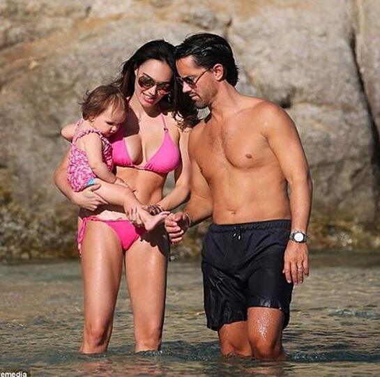 Tamara Ecclestone postet gerne Bilder von sich und Töchterchen Sophia.